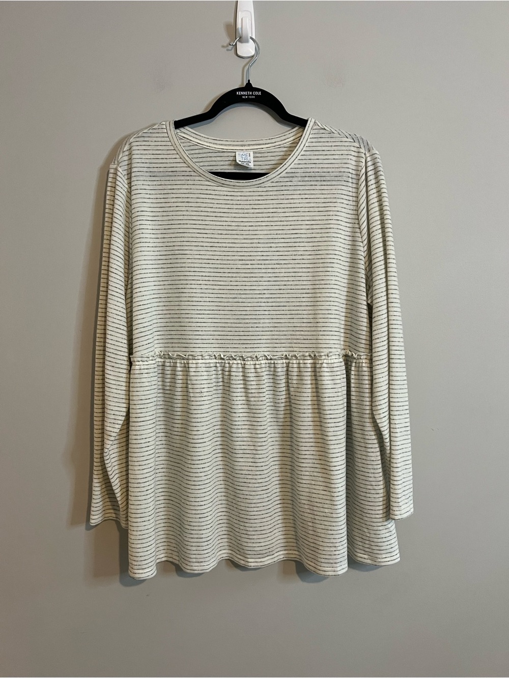 Time and Tru Cream Striped Long Sleeve Peplum Maternity Shirt Size XXL (20)